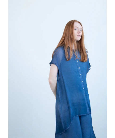 Комплект шелковый синего цвета : юбка-брюки и блуза с неровным низом  