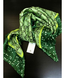 Шелковый платок в оттенках зелени с рисунком веточки 