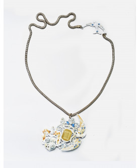 Колье на металлической цепи с кулоном в виде птицы из металла и камней  Swarovski